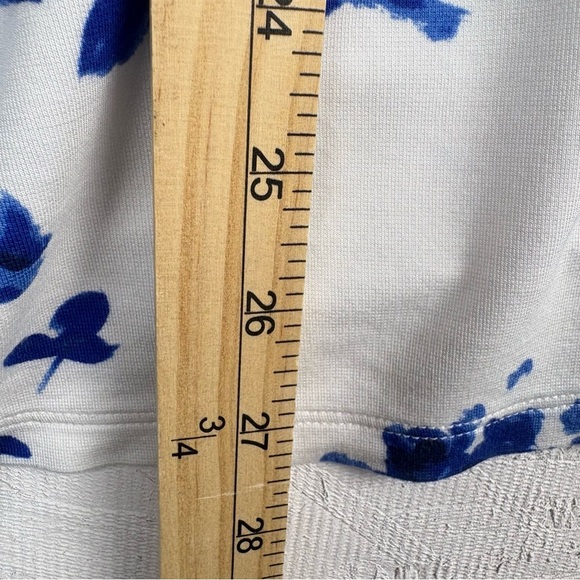 Isaac Mizrah Live! Super Soft Floral Blue and White Women’s Plus 3X Button Up - Picture 6 of 7